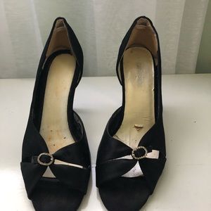 Caparros velvet peep toe